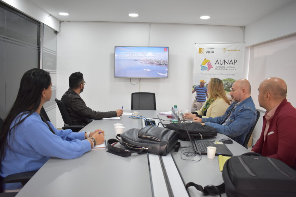 Reunión - Director AUNAP y el CNP en reunión estratégica para la consolidación de la cadena productiva pesquera artesanal en la región Pacífica colombiana.