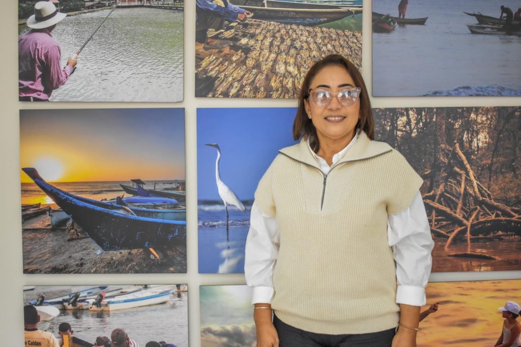 La Dra. Milena Novoa Peralta durante su acto de posesión como nueva Directora Técnica de Administración y Fomento (DTAF) de la AUNAP.