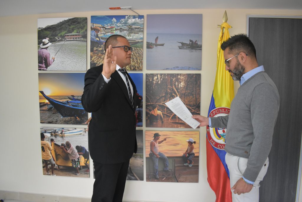 El Director General de la AUNAP, William Tepud, posesiona a Henry Hill Pastor como nuevo director regional Cali.