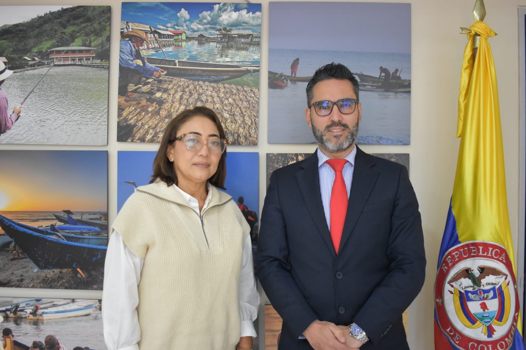 Director General de la AUNAP, William Tepud, junto a la Dra. Milena Novoa Peralta, durante el acto de posesión como nueva Directora Técnica de Administración y Fomento (DTAF).