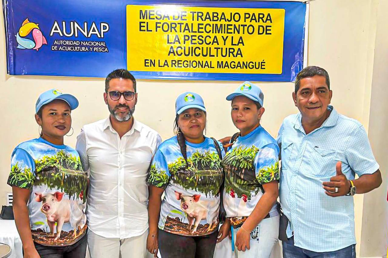 El director general de la AUNAP, William Tepud, lideró jornada con pescadores y acuicultores para fortalecer la pesca sostenible en Magangué.