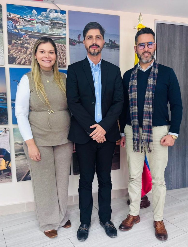 Nuestro Director General, William Tepud, junto a la Secretaria General, Paula Morales, acompañaron la presentación oficial de Roberto Camargo Payares como nuevo Director Regional de la AUNAP en Magangué.