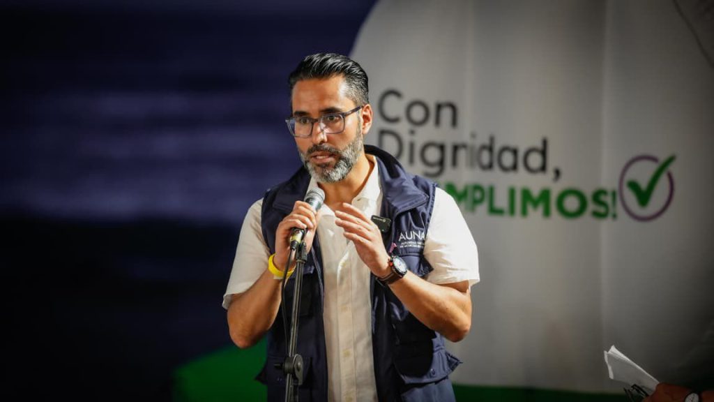 El director general de la AUNAP, William Arbey Tepud, durante el espacio de diálogo con comunidades pesqueras realizado en Ciénaga, Magdalena.