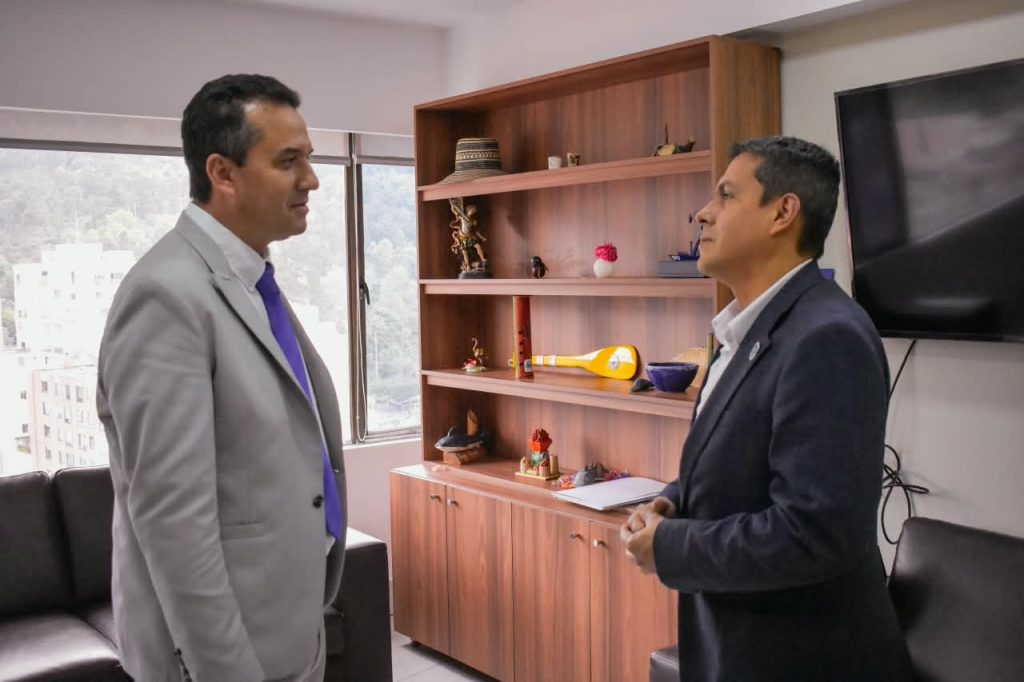 Representantes de la AUNAP y FENACUACOL durante la reunión en la que abordaron temas prioritarios para fortalecer y formalizar la acuicultura en Colombia.